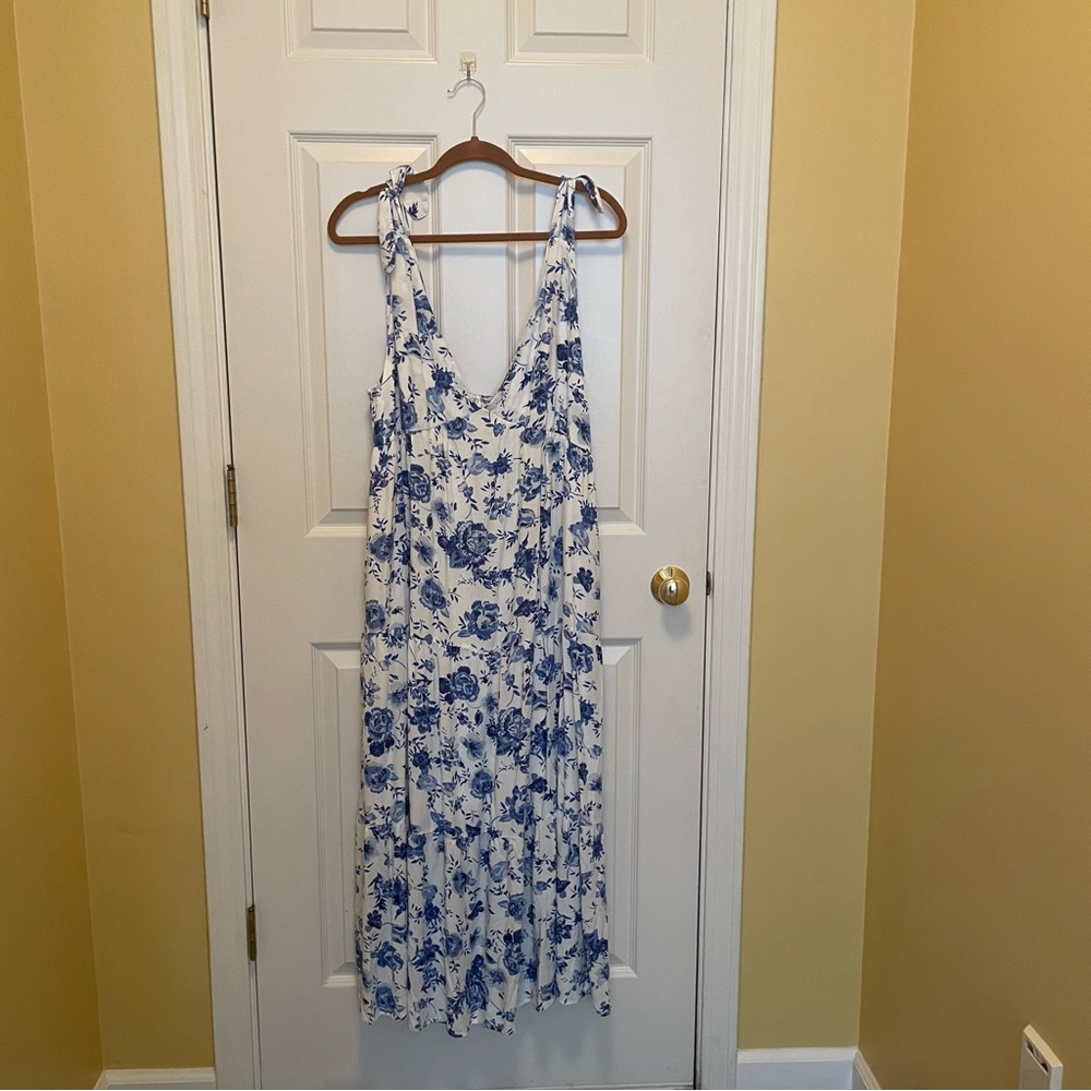 NWT Blue and white maxi dress Sz L